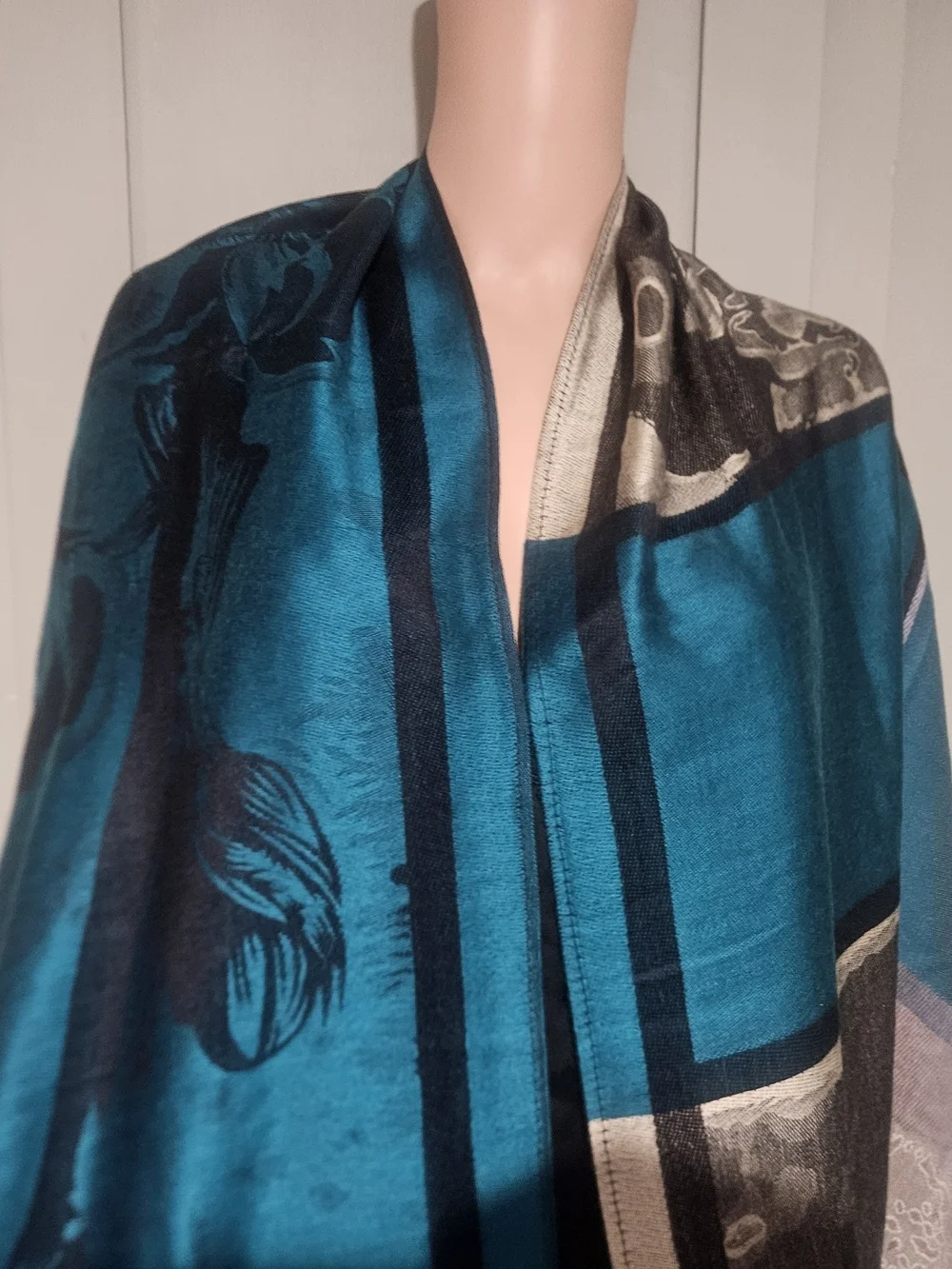 Vintage Ama Waterways Silk Feel Fringe Shawl Wrap Scarf Blue Abstract
